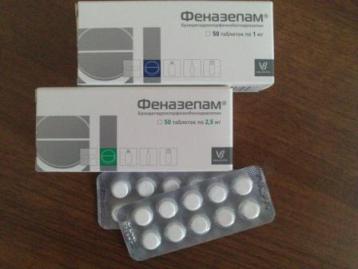 Феназепам (также известный в России как бромдигидрохлорфенилбензодиазепин) является бензодиазепиновым препаратом, который был разработан в Советском Союзе в 1974 году и в настоящее время производится в России и некоторых странах СНГ.