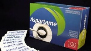 Аспартам является искусственным, не сахаридным подсластителем, используемым в качестве сахарозаменителя в составе некоторых продуктов питания и напитков.