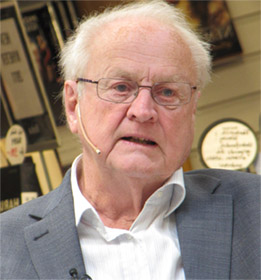 Шведский ученый Арвид Карлссон в своей работе, которая в 2000 году принесла ему Нобелевскую премию, впервые показал, что применение L-ДОФА у животных с симптомами болезни Паркинсона снижает интенсивность симптомов