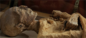 В Древнем Египте мирра использовалась наряду с содой для бальзамирования мумий