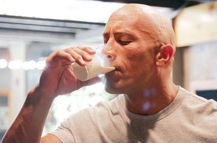 Есть данные, свидетельствующие о том, что потребление молока эффективно способствует росту мышц