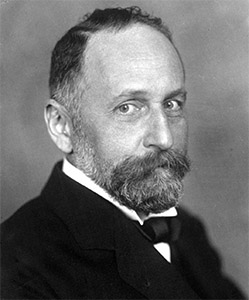 Ричард Вильштеттер синтезировал пролин с помощью реакции натриевой соли диэтилового эфира малоновой кислоты с 1,3-дибромпропаном в 1900 году