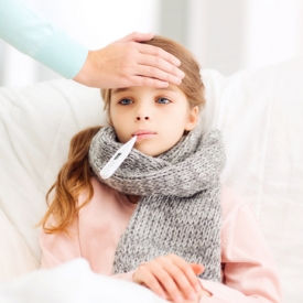 Наиболее распространенными симптомами гриппа являются температура и кашель.
